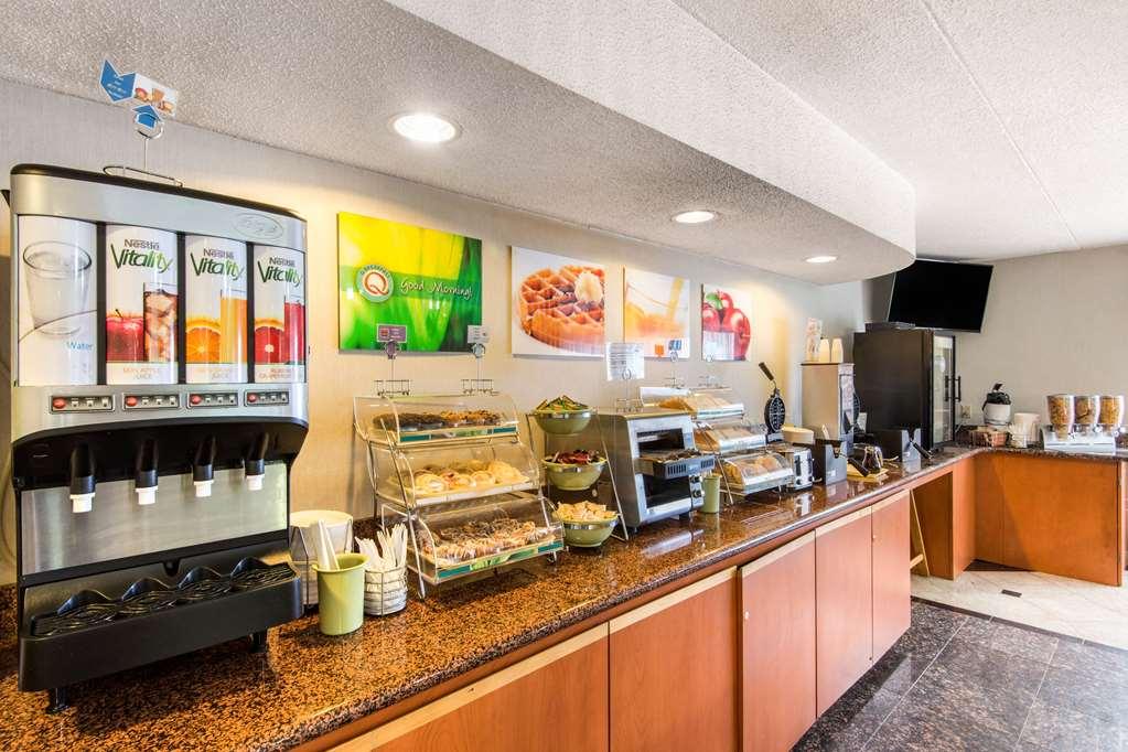 Quality Inn & Suites 5585 Ambler Drive Mississauga Ontario Restaurant photo