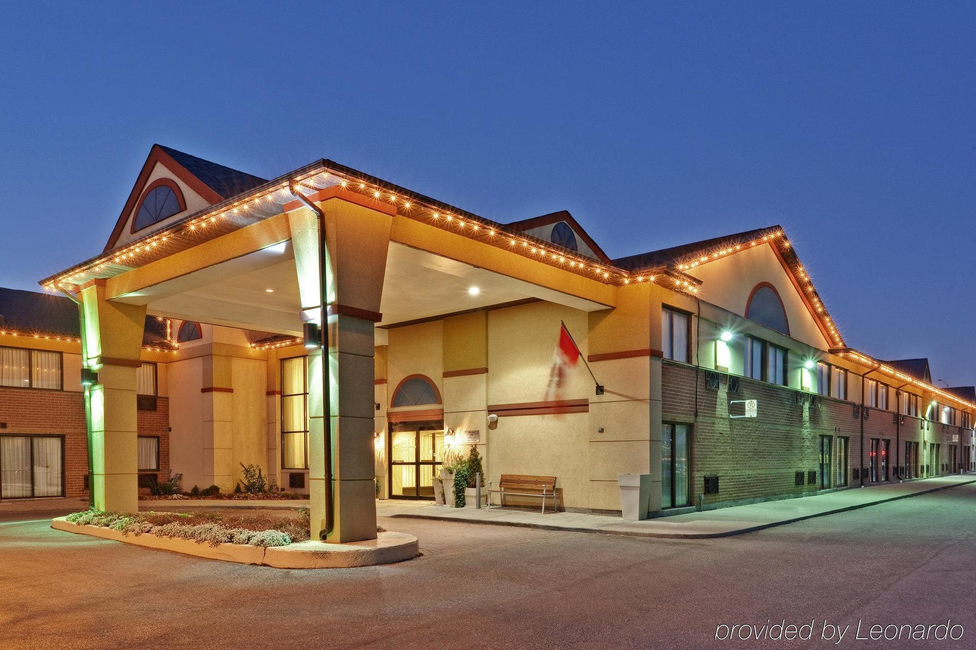 Quality Inn & Suites 5585 Ambler Drive Mississauga Ontario Exterior photo